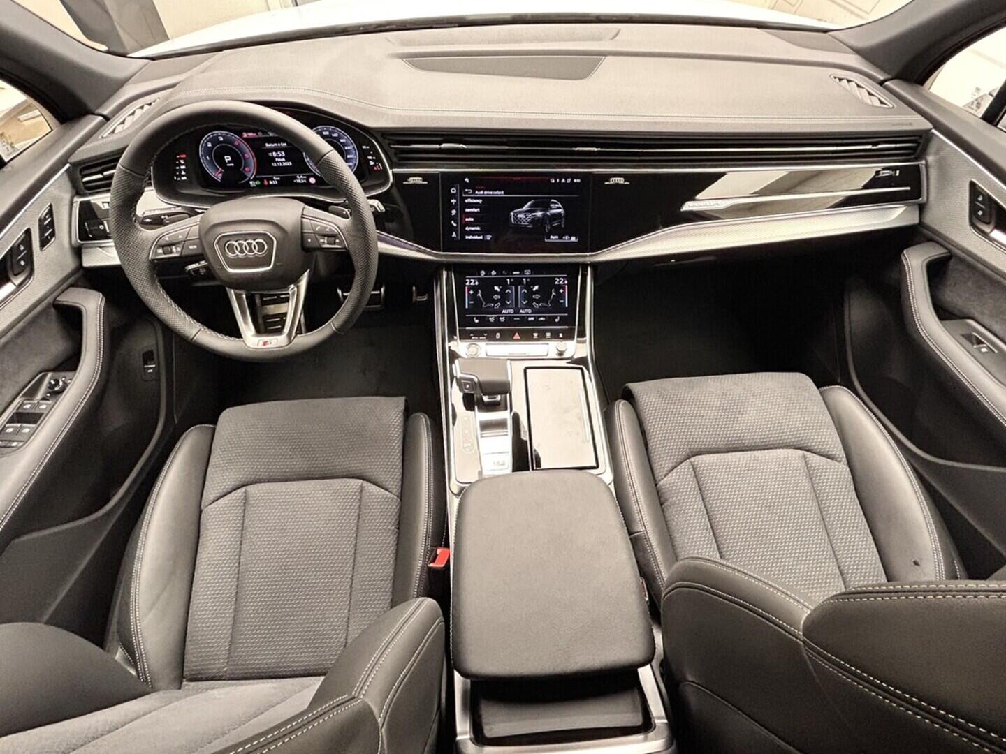 O131002495_21.webp_Q7 SUV S line TDI quattro 210 kW