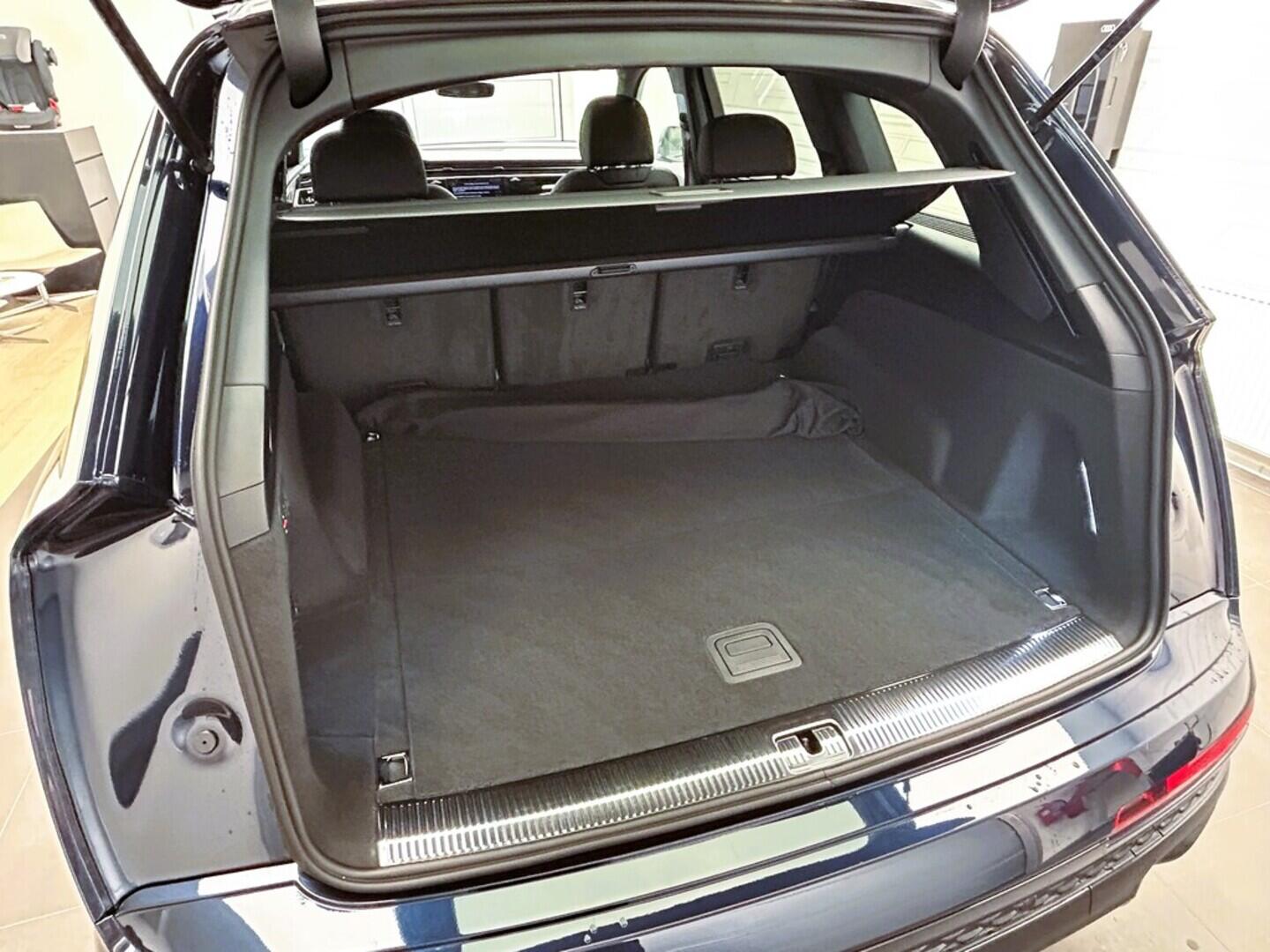 O131002496_16.webp_Q7 SUV S line TDI quattro 210 kW