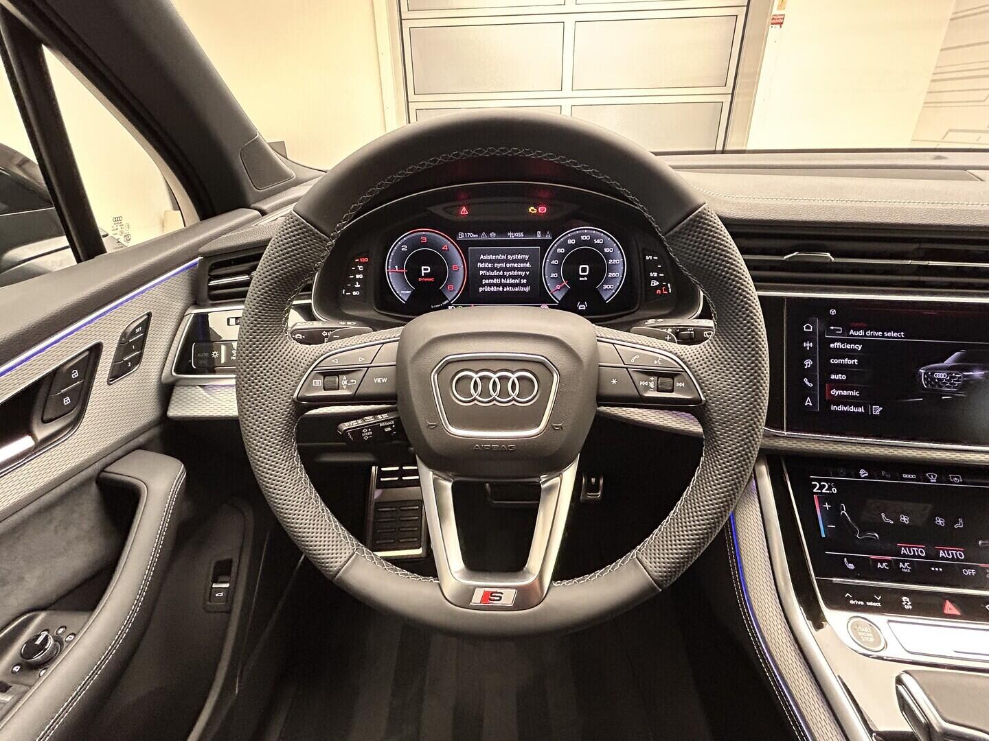 O131002520_21.webp_Q7 SUV S line TDI quattro 210 kW