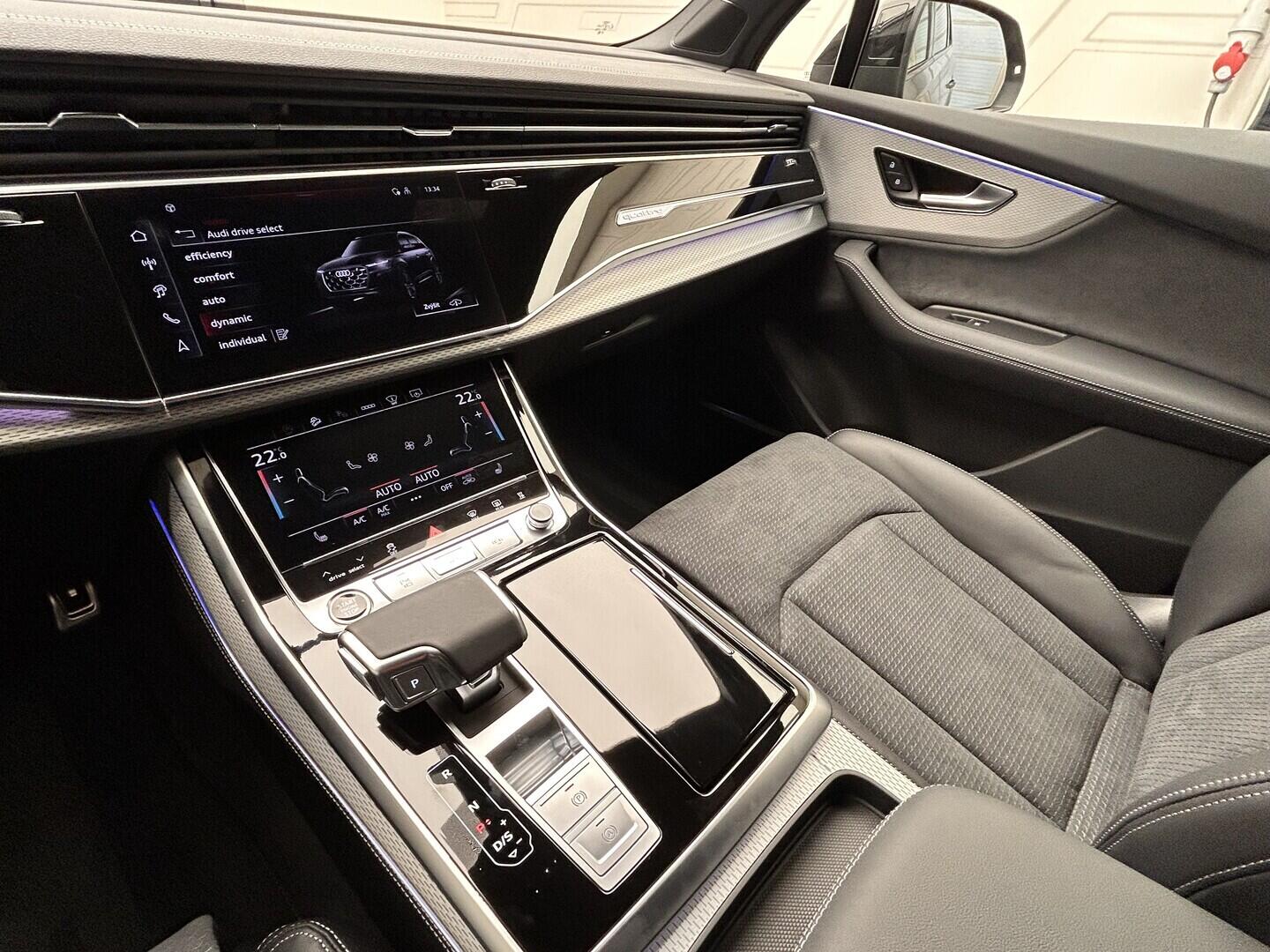 O131002520_24.webp_Q7 SUV S line TDI quattro 210 kW