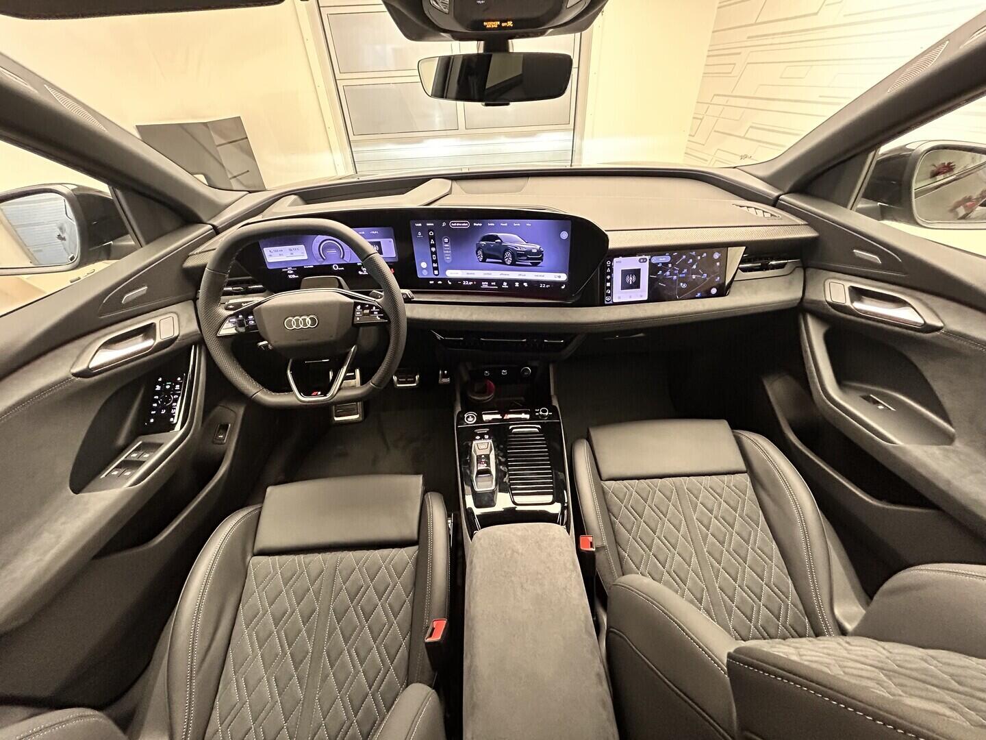O131002546_18.webp_Q6 SUV e-tron quattro 315 kW