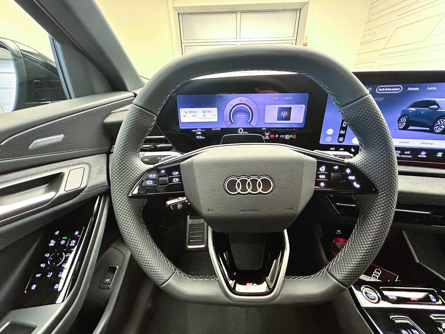 O131002546_21.webp_Q6 SUV e-tron quattro 315 kW