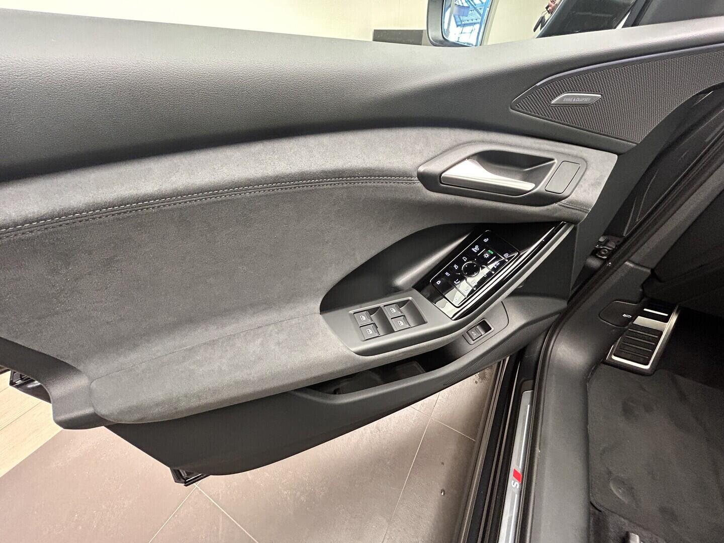 O131002546_25.webp_Q6 SUV e-tron quattro 315 kW