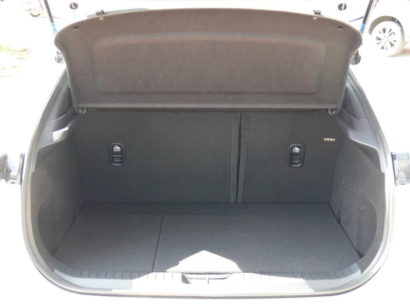 O171001328_18.webp_CX-30 FWD Centre-Line 2.5L e-Skyactiv G140 103 kW