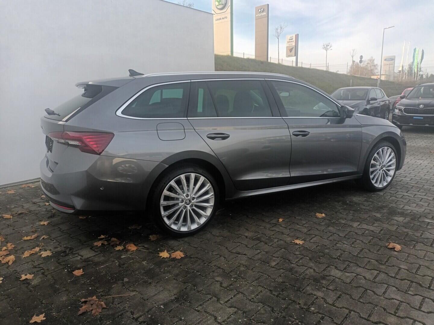 O211107449_12.webp_Octavia Combi Exclusive Selection 2,0 TDI 110 kW  