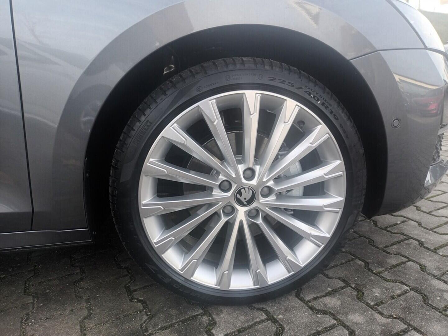 O211107449_13.webp_Octavia Combi Exclusive Selection 2,0 TDI 110 kW  