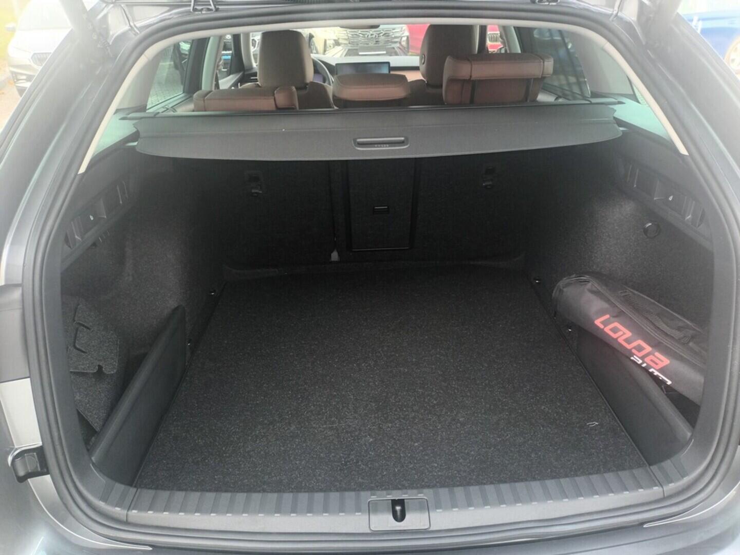 O211107449_14.webp_Octavia Combi Exclusive Selection 2,0 TDI 110 kW  