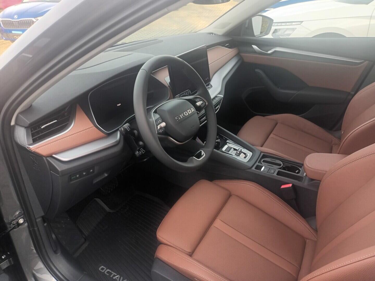 O211107449_15.webp_Octavia Combi Exclusive Selection 2,0 TDI 110 kW  