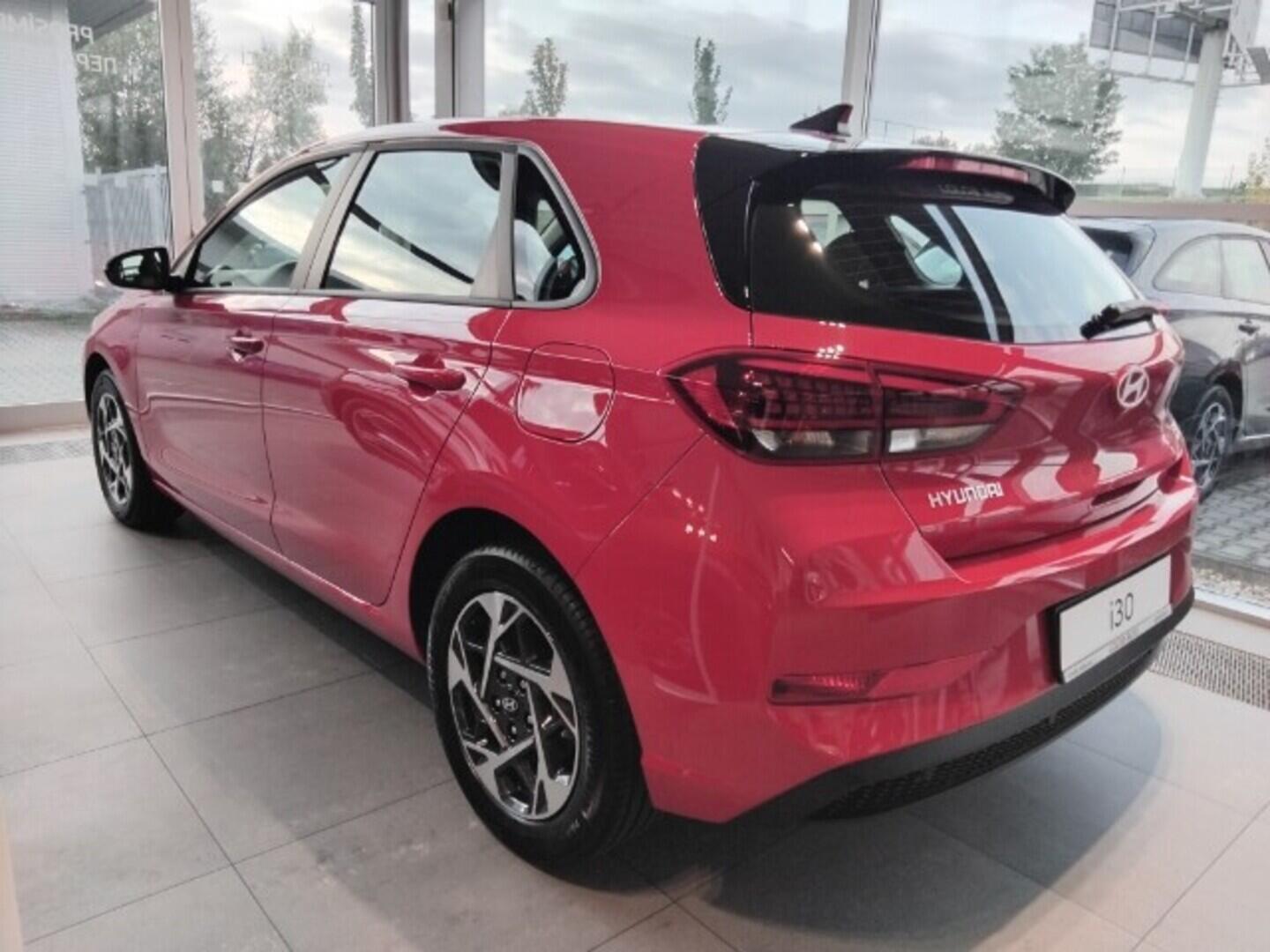 O241H03817_18.webp_I30 HB 1,5I COMFORT 16" ALU 1,5i  kW