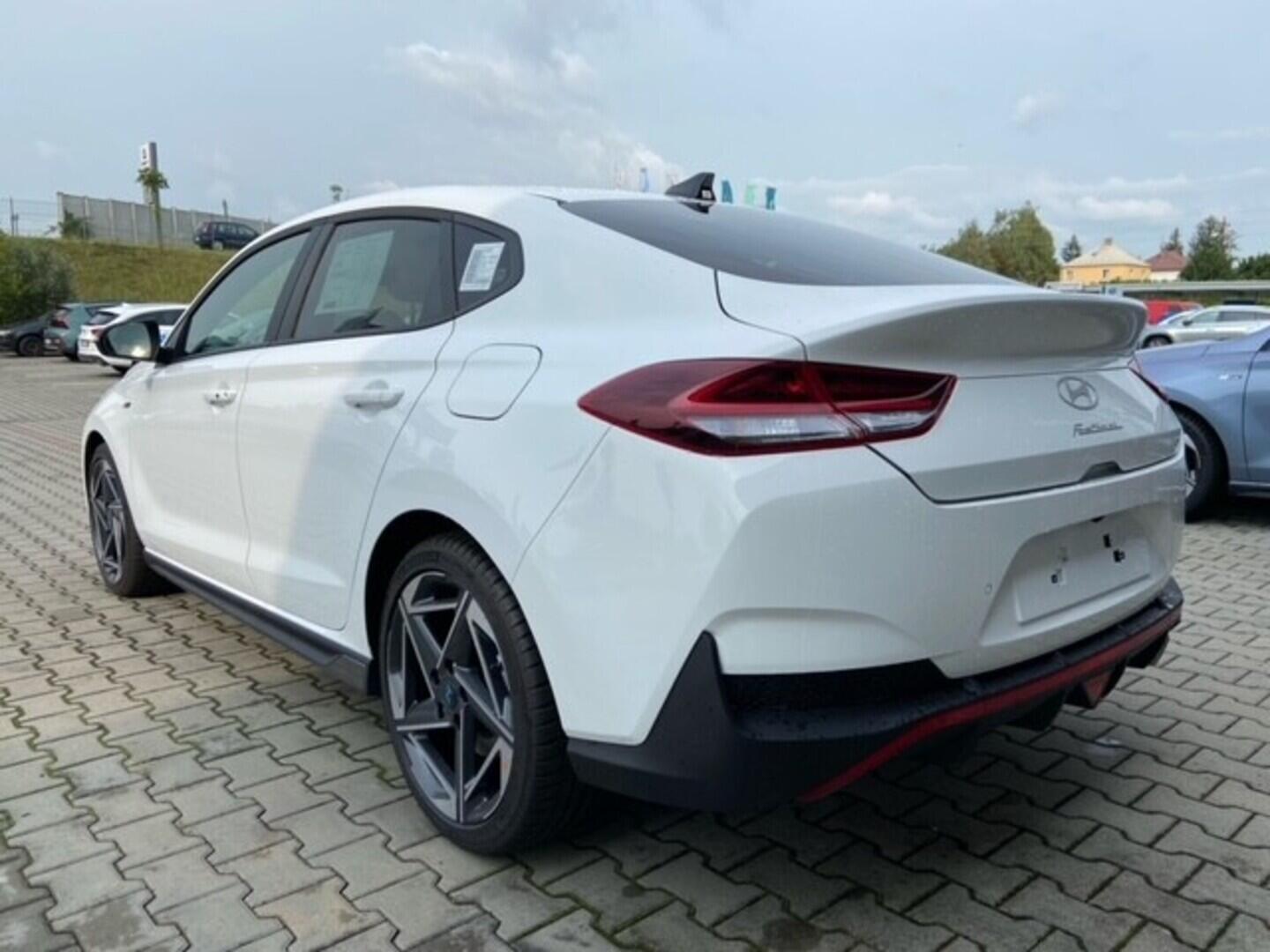 O241H03844_16.webp_i30 FB PD NLINE 1,5 T-GDI MHEV 103 kW