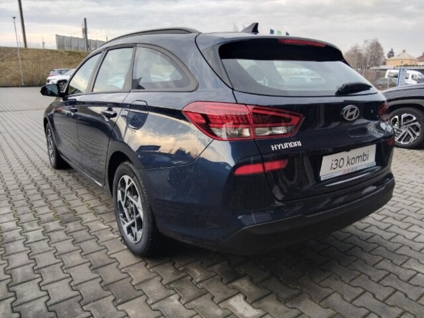 O241H03941_15.webp_i30 WG MY25 Style 1,0 T-GDI 6.Manuální 1,0 T-GDI 74 kW