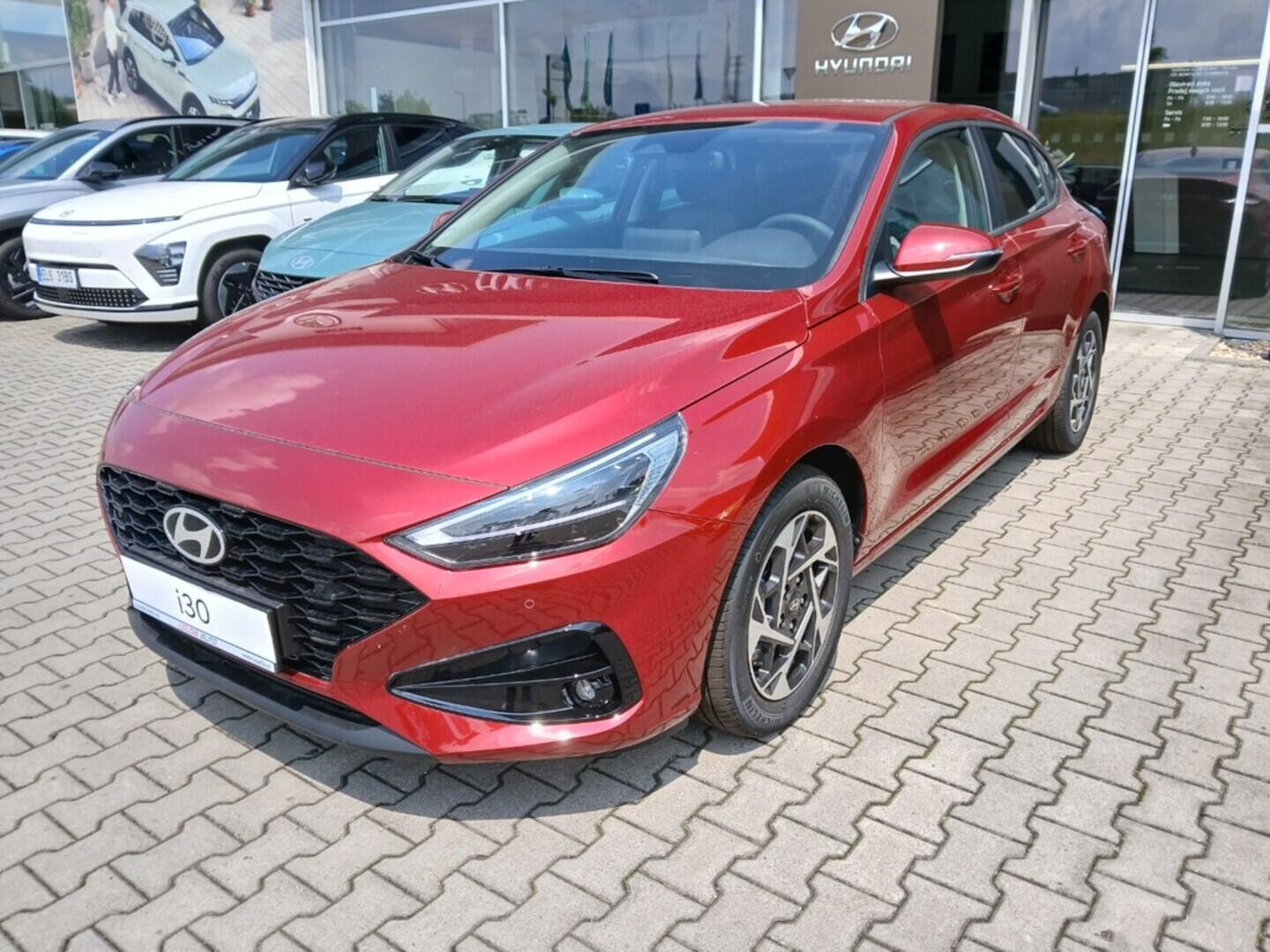 O241H03942_10.webp_i30 FB MY25 FAMILY 1,0 T-GDI Manuální 1,0 T-GDI 74 kW