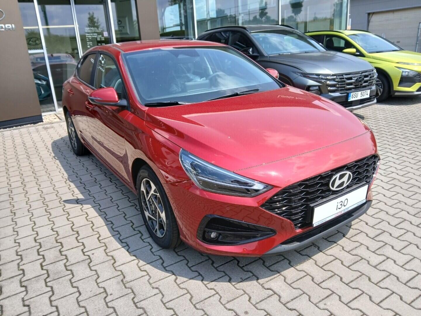 O241H03942_13.webp_i30 FB MY25 FAMILY 1,0 T-GDI Manuální 1,0 T-GDI 74 kW