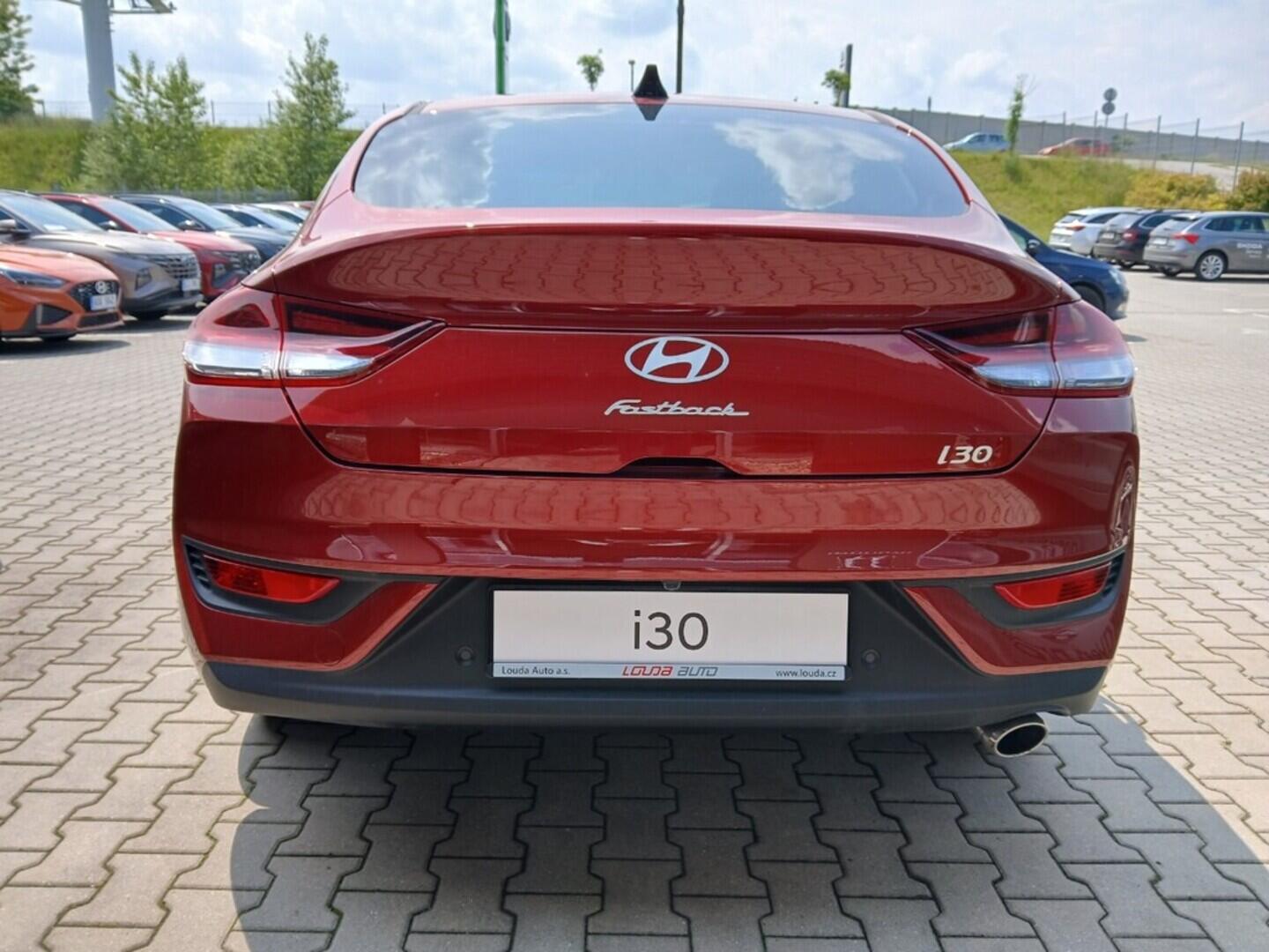 O241H03942_15.webp_i30 FB MY25 FAMILY 1,0 T-GDI Manuální 1,0 T-GDI 74 kW