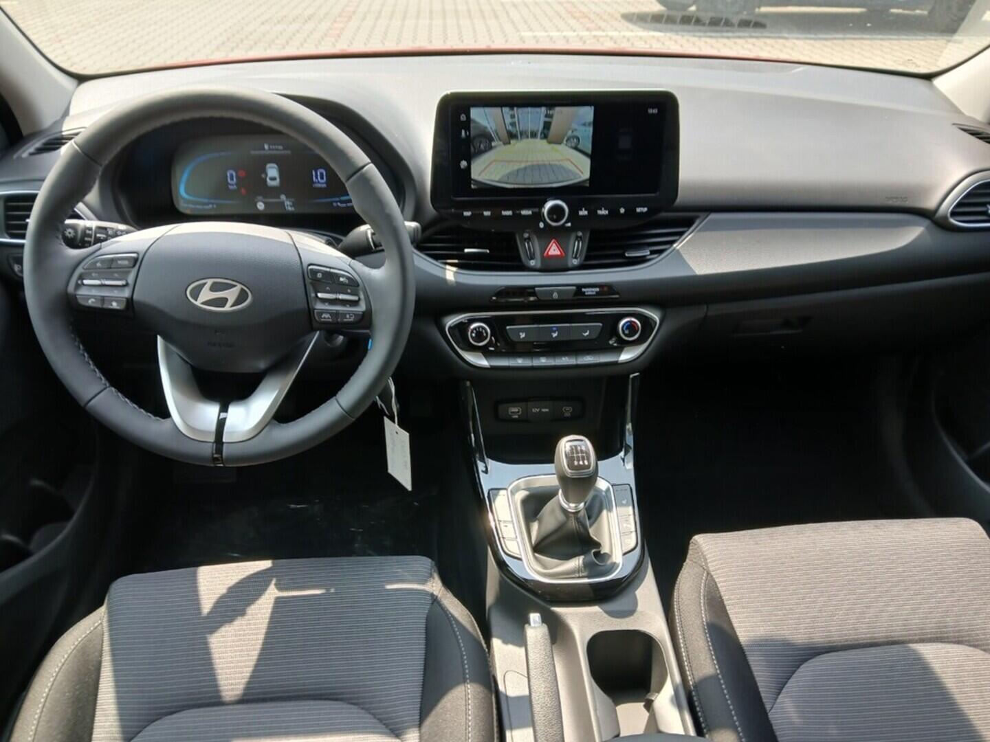 O241H03942_18.webp_i30 FB MY25 FAMILY 1,0 T-GDI Manuální 1,0 T-GDI 74 kW