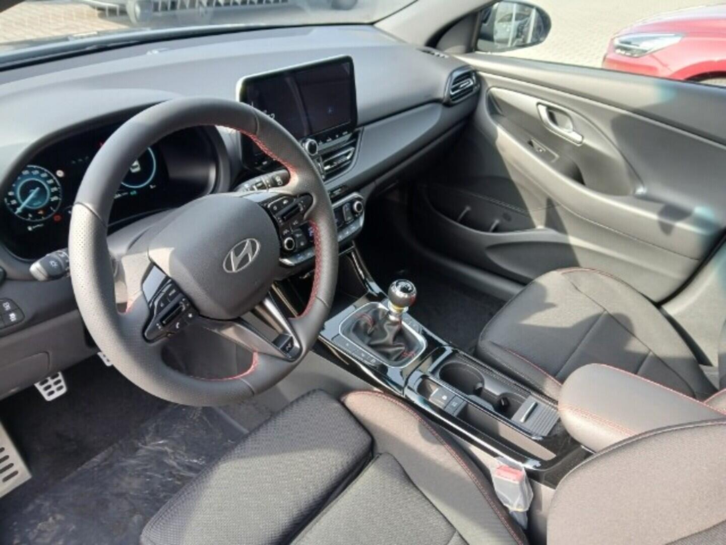 O241H03966_17.webp_i30 WG 1,5 T-GDI MHEV 103kW N LINE