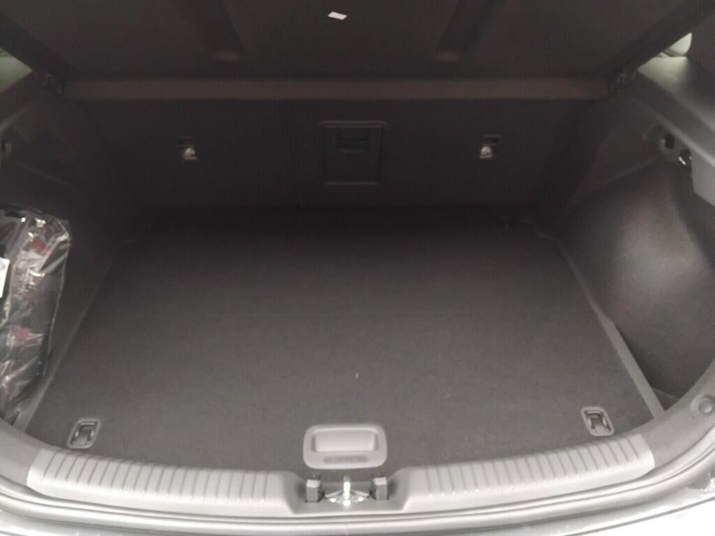 O241H03967_16.webp_i30 HB 1,5i 70kW STYLE