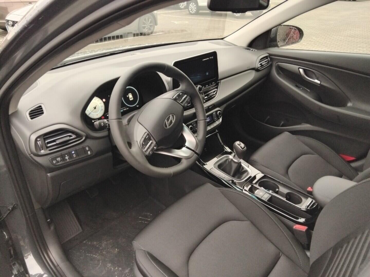 O241H03967_17.webp_i30 HB 1,5i 70kW STYLE