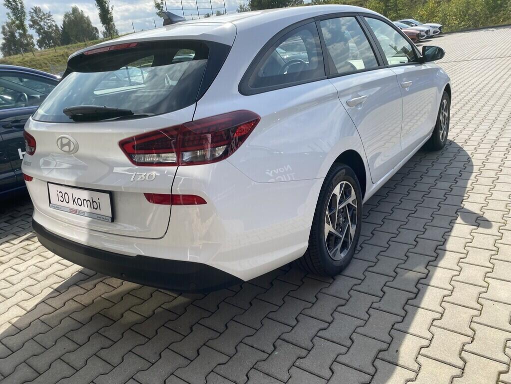 O241H03973_14.webp_i30 WG MY23 Comfort 1,0 T-GDI 74 kW