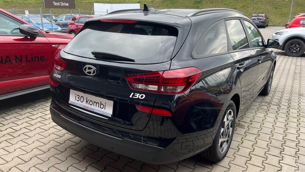 O241H03976_13.webp_i30 WG PD PE Smart Climate 1,0 T-GDI 74  1,0 T-GDI 74 kW