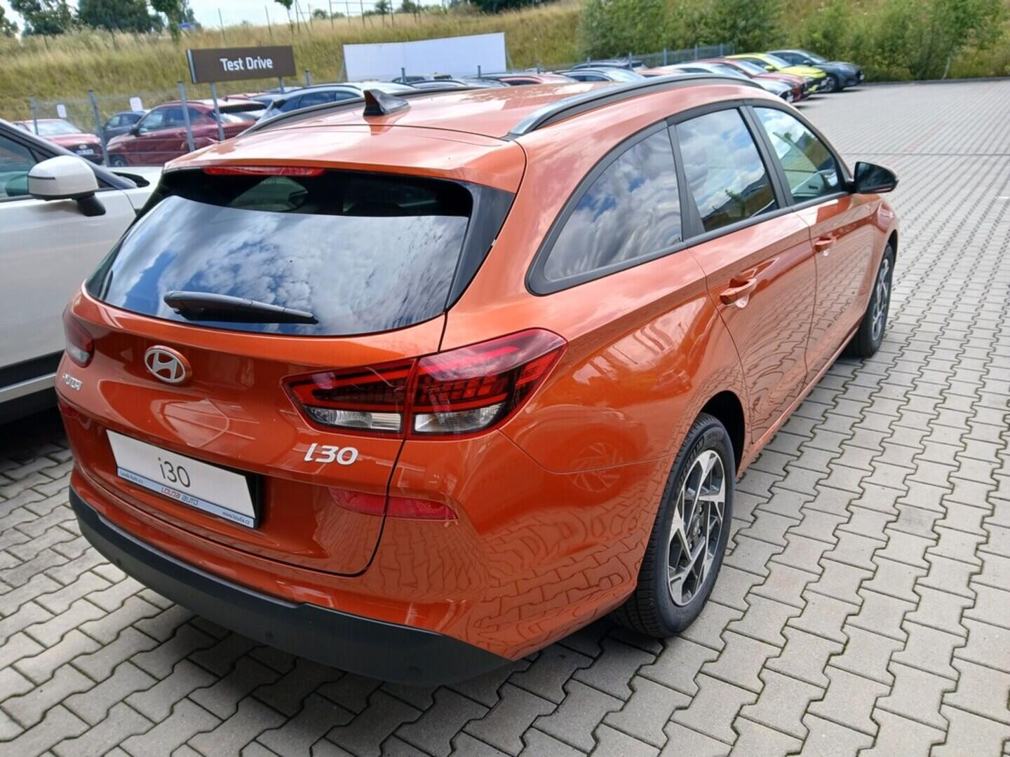 O241H03977_13.webp_I30 WG FL 1,5 T-GDI MH DCT FAMILY 1,5 T-GDI MHEV 103 kW