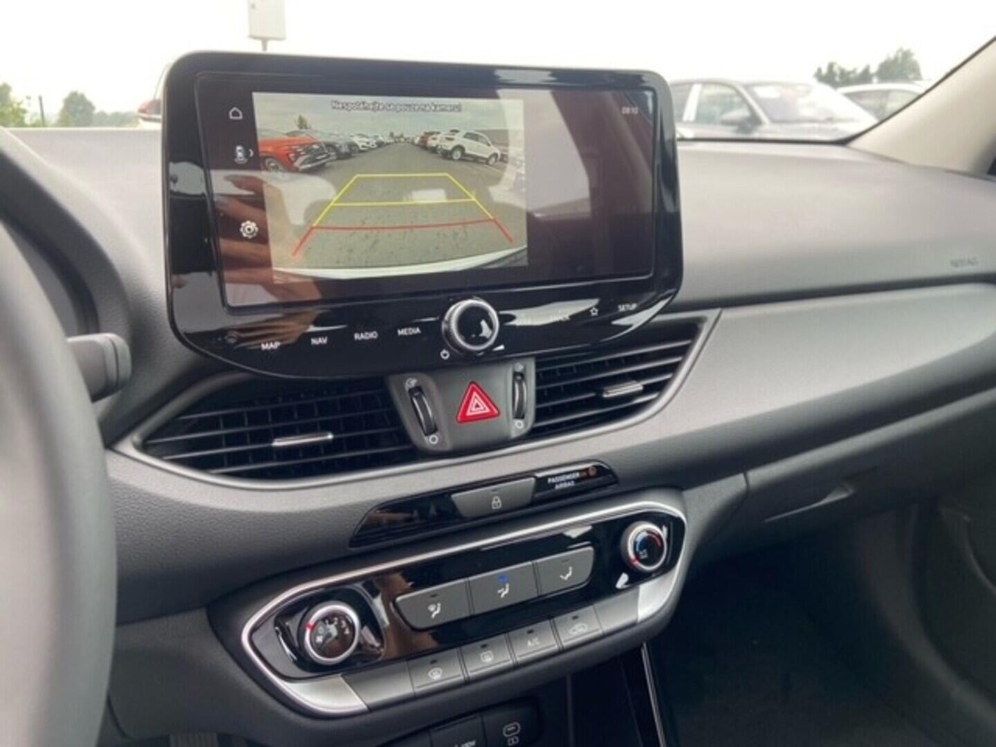 O241H03978_18.webp_i30 WG PD PE Start  1,5 T-GDI MHEV 103 kW  