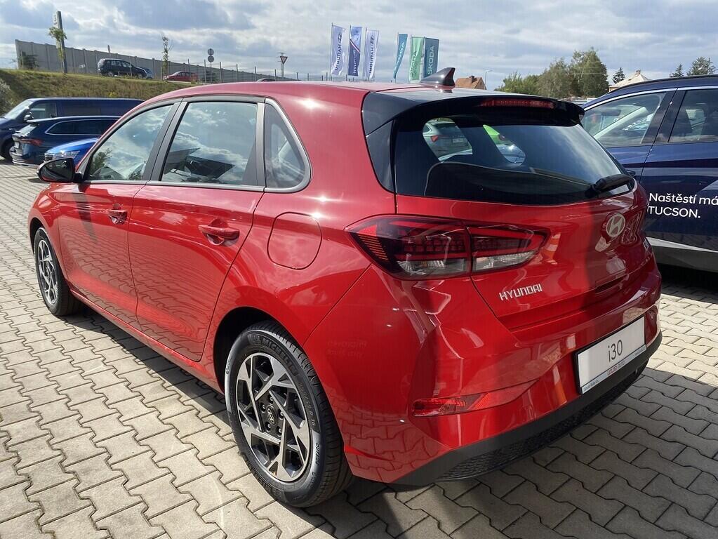 O241H03982_16.webp_I30 HB 1,5I COMFORT 16" ALU 1,5i  kW