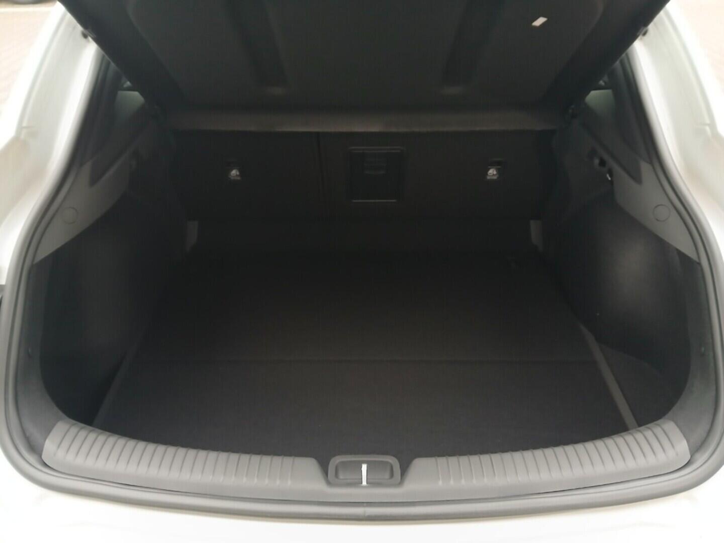 O241H03984_16.webp_i30 FB PD NLINE 1,5 T-GDI MHEV 103 kW