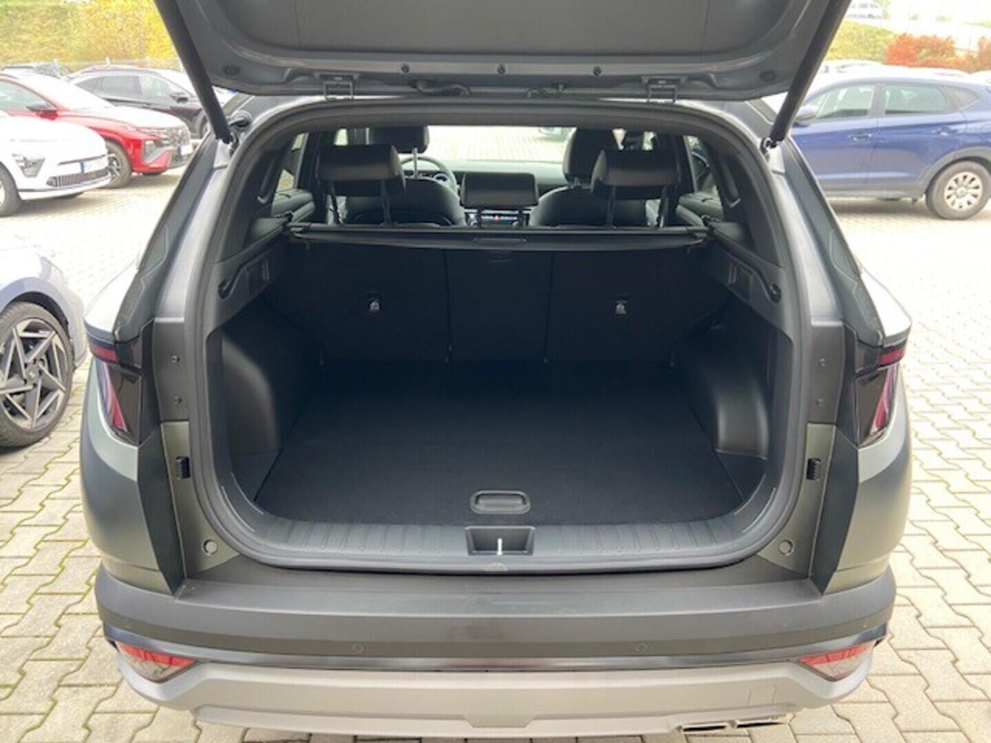 O241H04028_18.webp_TUCSON PHEV NX4 20 Years Luxury 1,6 T-GDI PHEV 185 kW