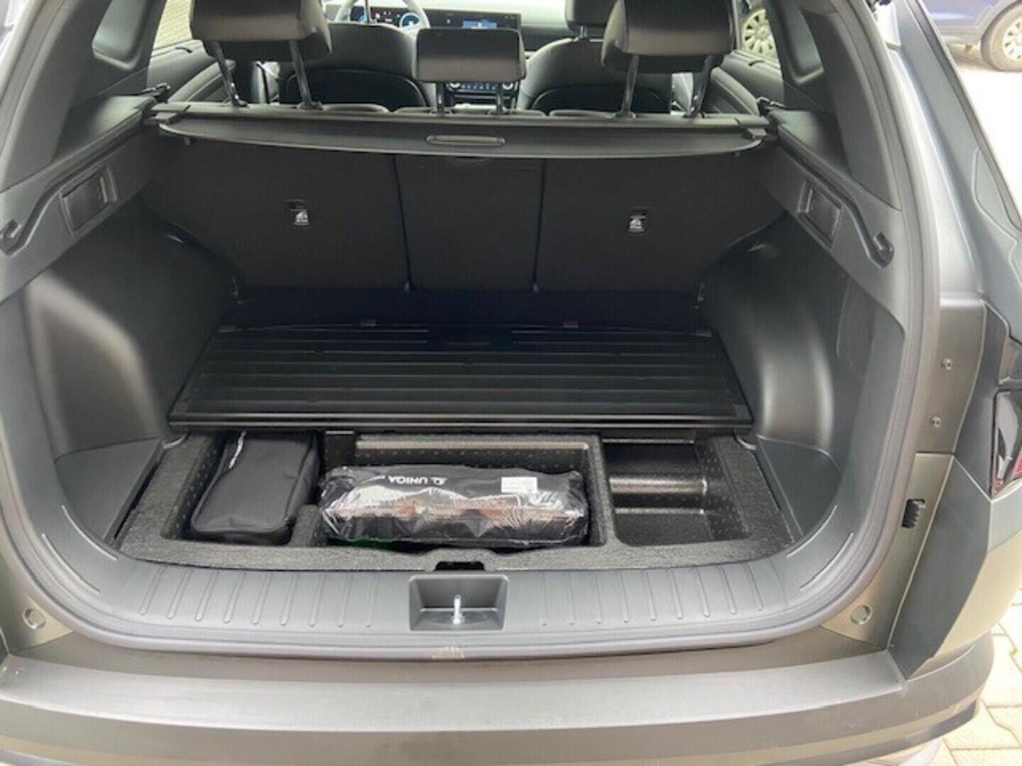 O241H04028_19.webp_TUCSON PHEV NX4 20 Years Luxury 1,6 T-GDI PHEV 185 kW