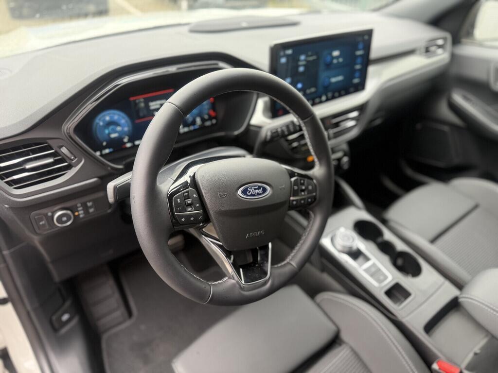 O251003039_12.webp_Kuga Sound Edition, 2,5 HEV, 132 kW