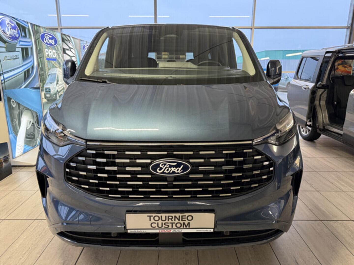 O251003047_11.webp_Tourneo Custom V710 TOURNEO 2,0 EcoBlue 125 kW