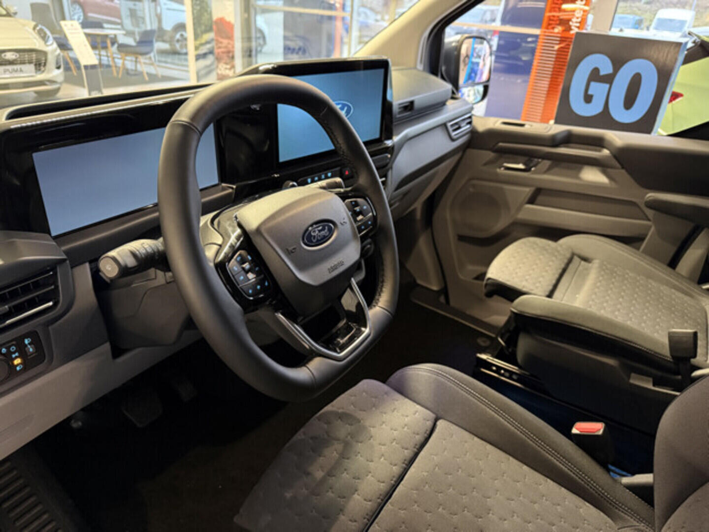 O251003047_12.webp_Tourneo Custom V710 TOURNEO 2,0 EcoBlue 125 kW