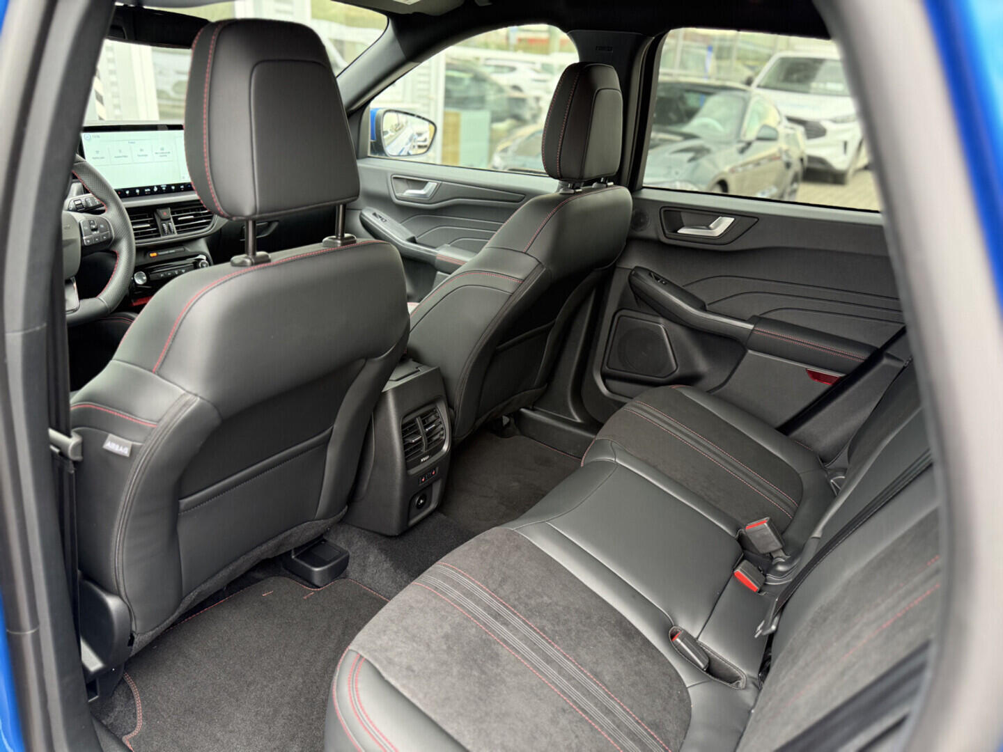 O251003063_20.webp_Kuga ST-Line X, 2,5 HEV 132 kW 