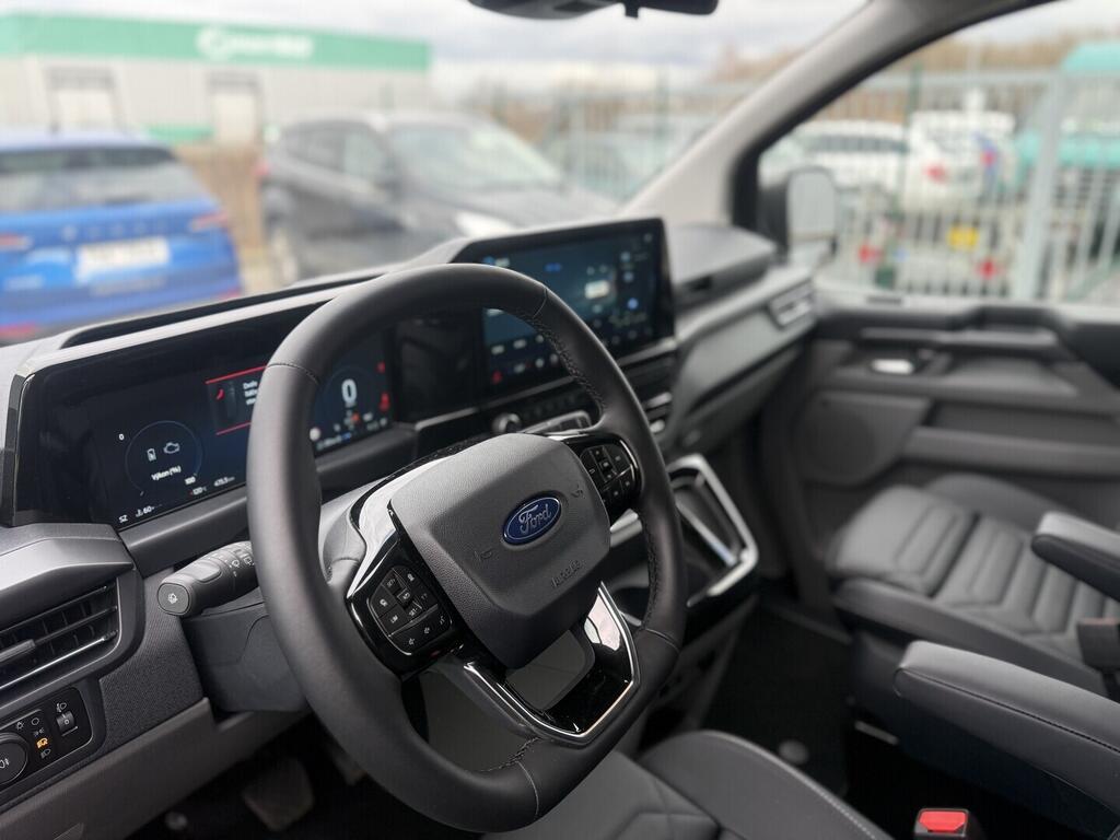 O251003086_12.webp_Tourneo Custom Titanium X L2, 2,5 PHEV 