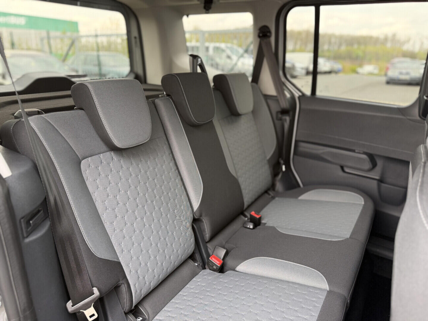 O251003095_15.webp_Tourneo Courier V769 Tourneo 1,0 EcoBoost 92 kW