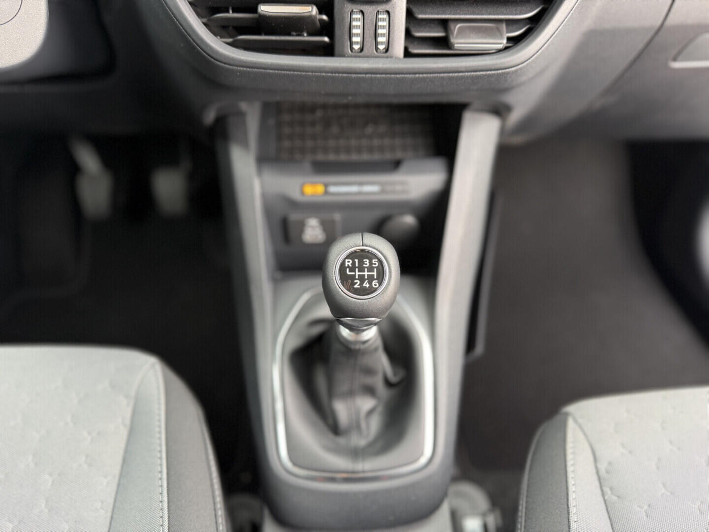 O251003095_16.webp_Tourneo Courier V769 Tourneo 1,0 EcoBoost 92 kW