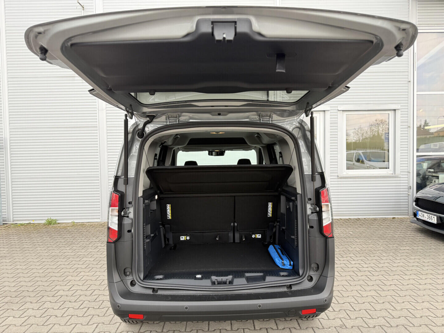 O251003095_17.webp_Tourneo Courier V769 Tourneo 1,0 EcoBoost 92 kW