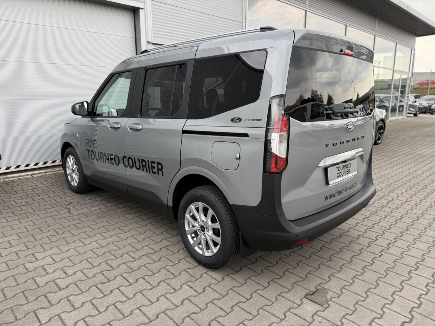 O251003095_18.webp_Tourneo Courier V769 Tourneo 1,0 EcoBoost 92 kW