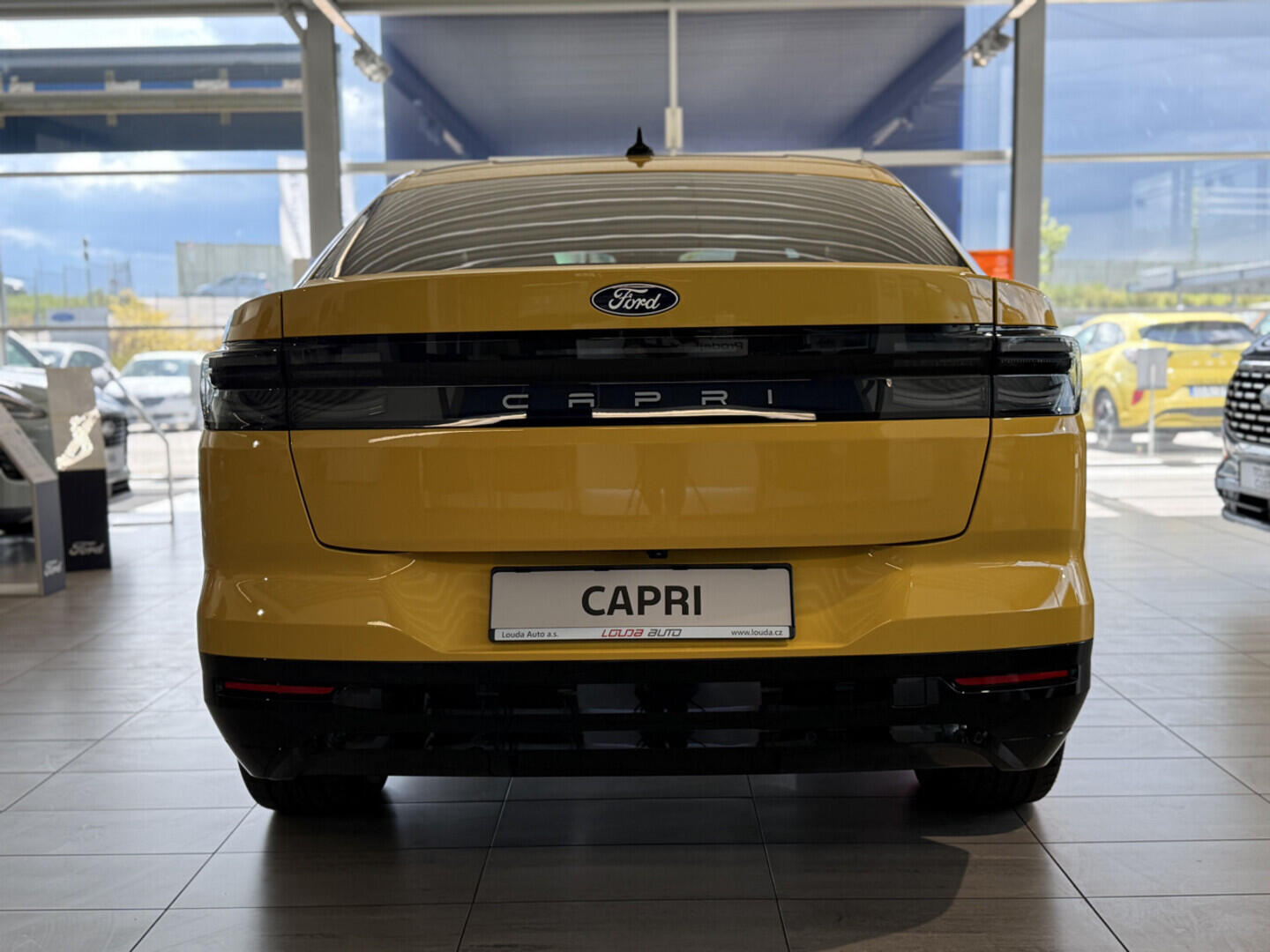 O251003175_14.webp_Ford Capri Premium 77 kWh