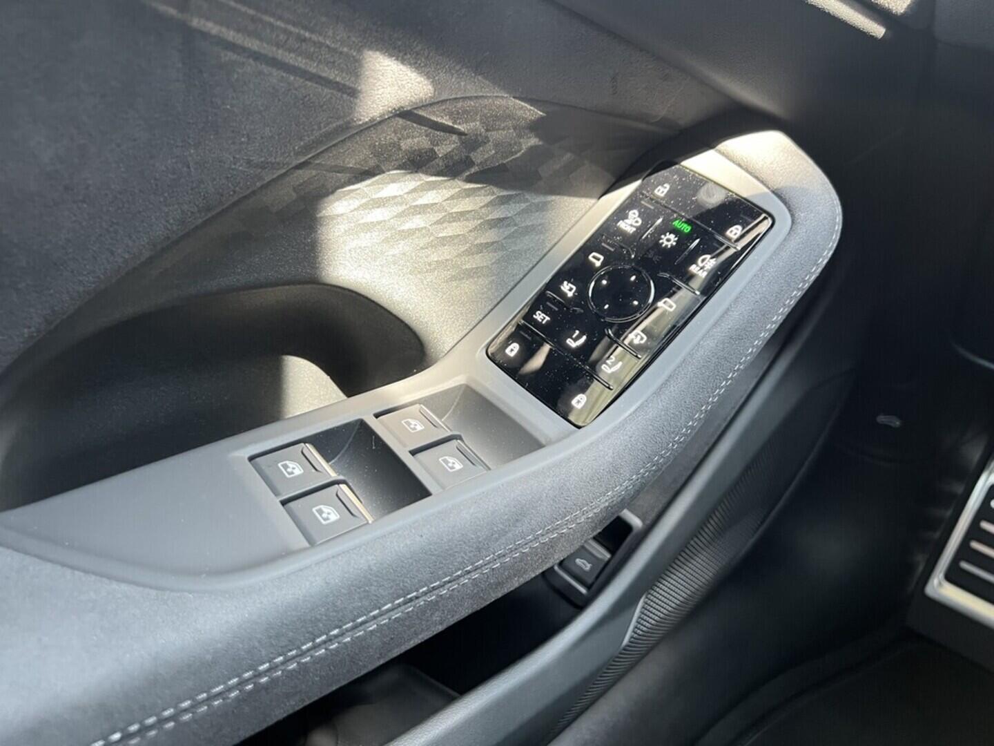 O531001496_27.webp_A6 Avant TDI quattro STR 150 kW