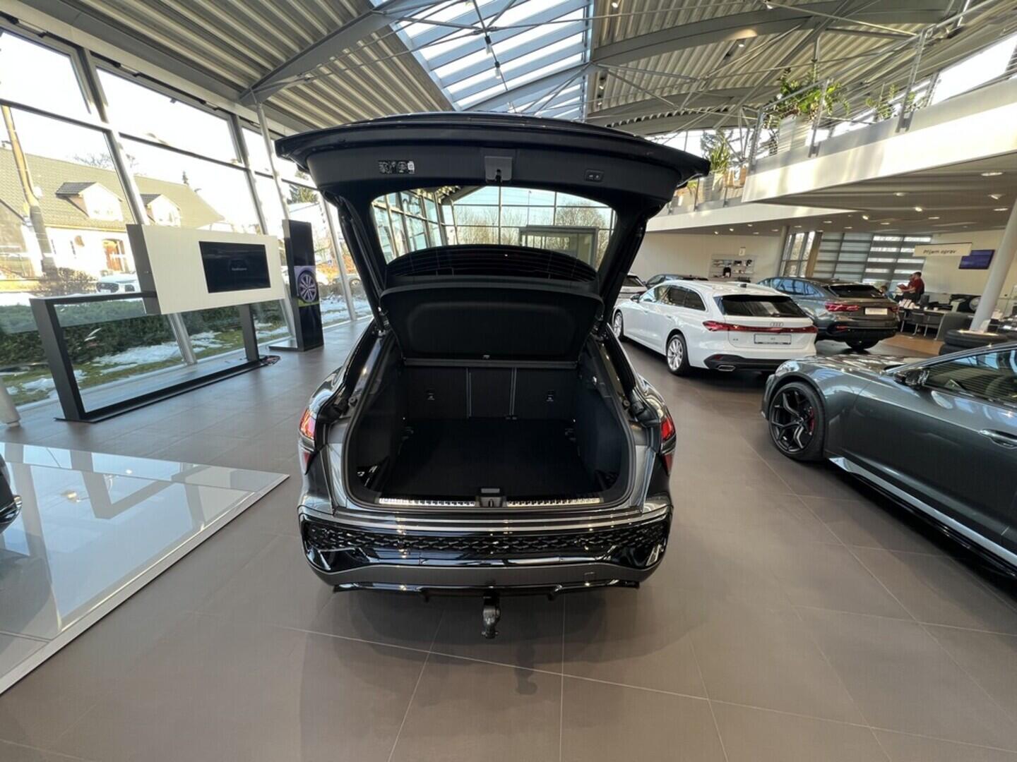 O531001522_17.webp_Q3 SB S line quattro TFSI 195 kW