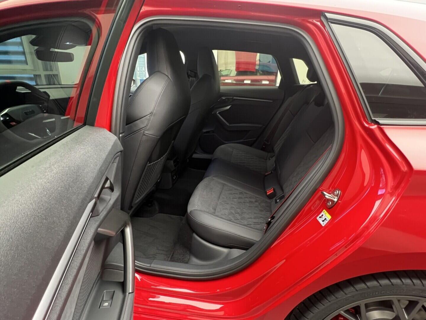 O531001533_15.webp_RS 3 Sportback  294 kW