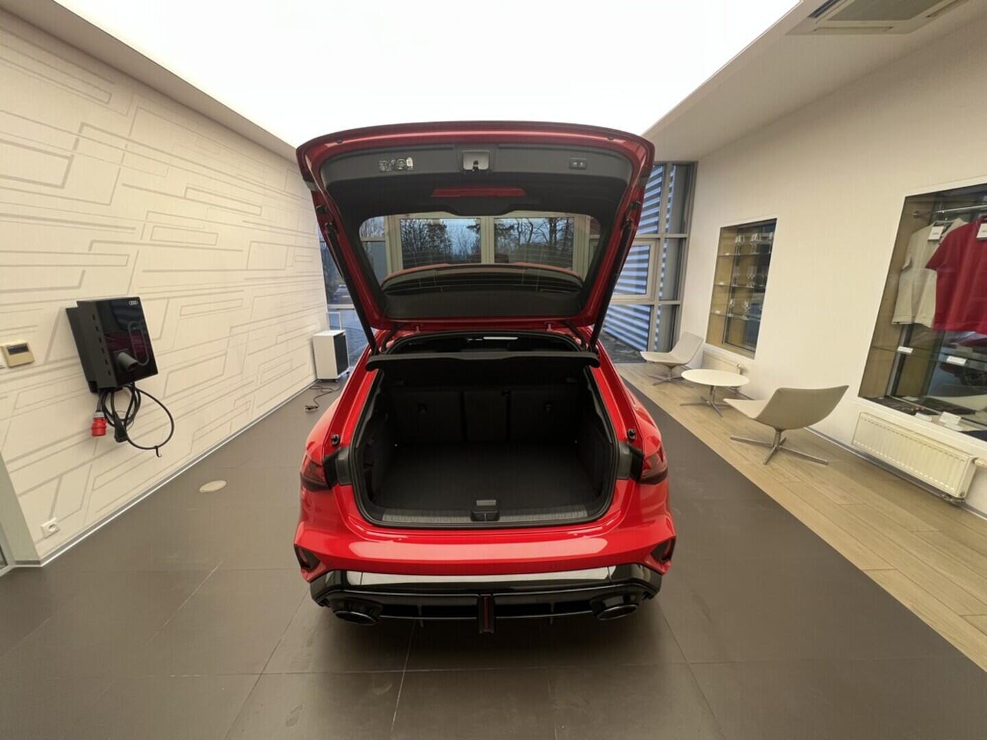 O531001533_16.webp_RS 3 Sportback  294 kW