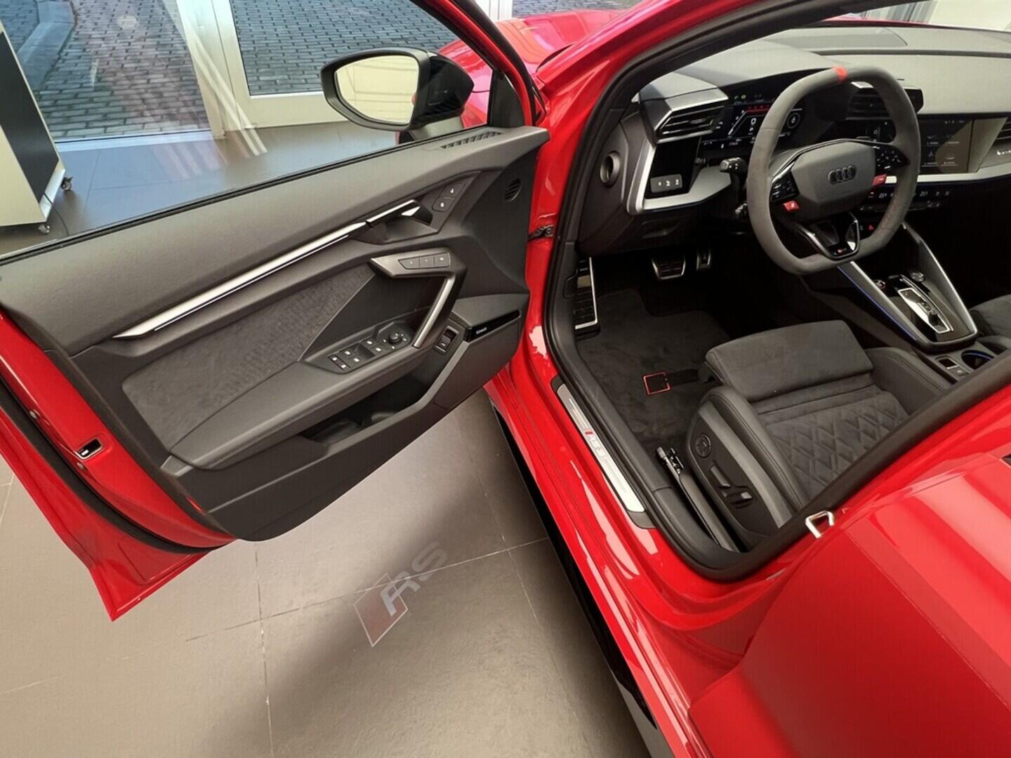 O531001533_19.webp_RS 3 Sportback  294 kW