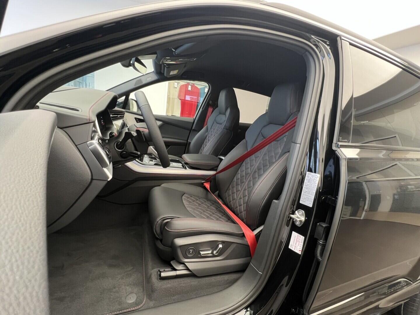 O531001539_30.webp_Q7 SUV S line TDI quattro 210 kW