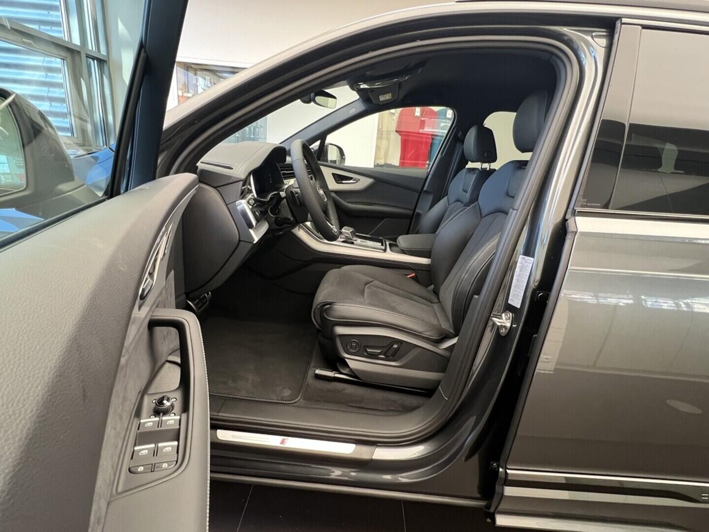 O531001540_15.webp_Q7 SUV S line TDI quattro 210 kW