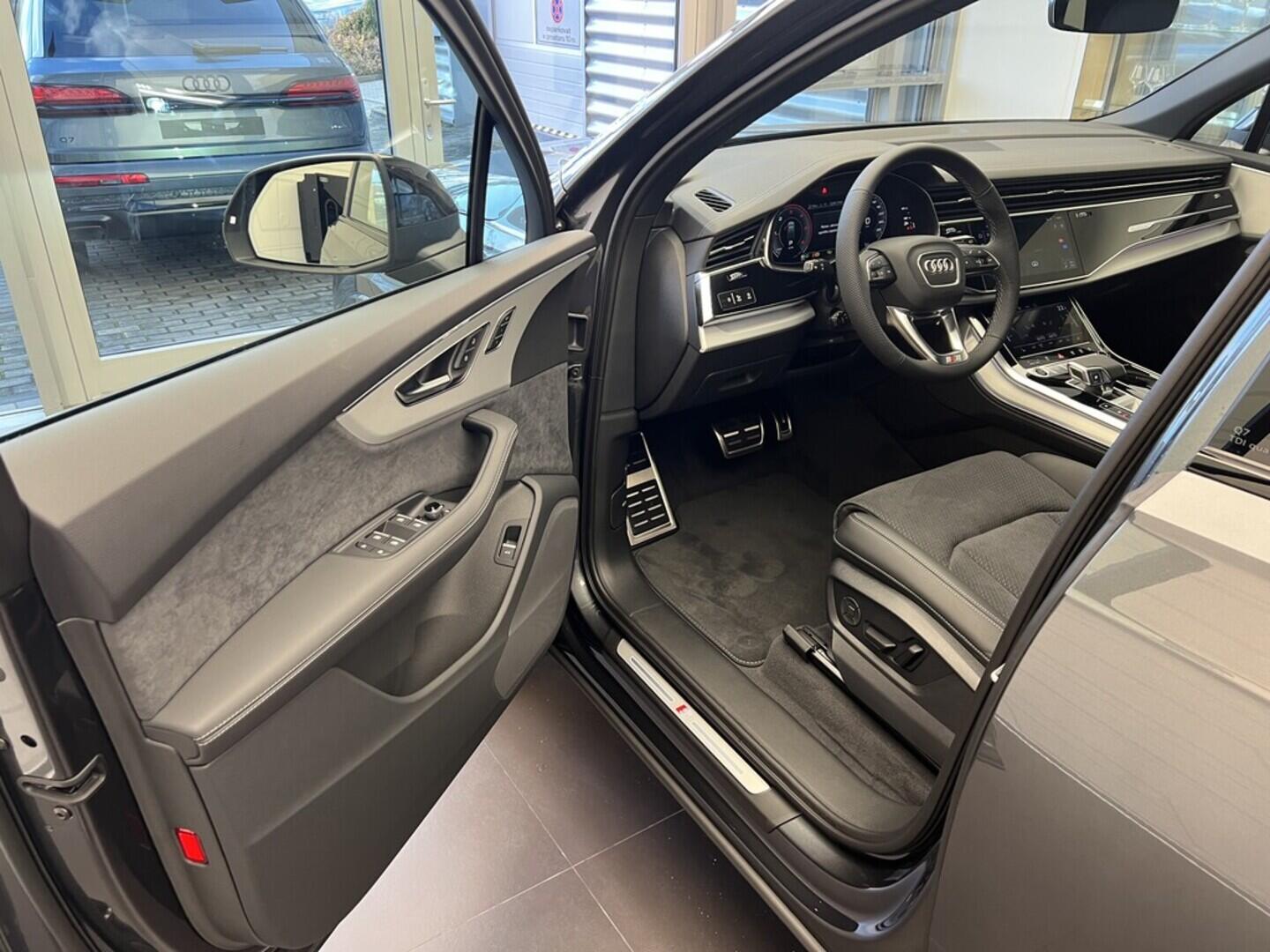 O531001540_29.webp_Q7 SUV S line TDI quattro 210 kW