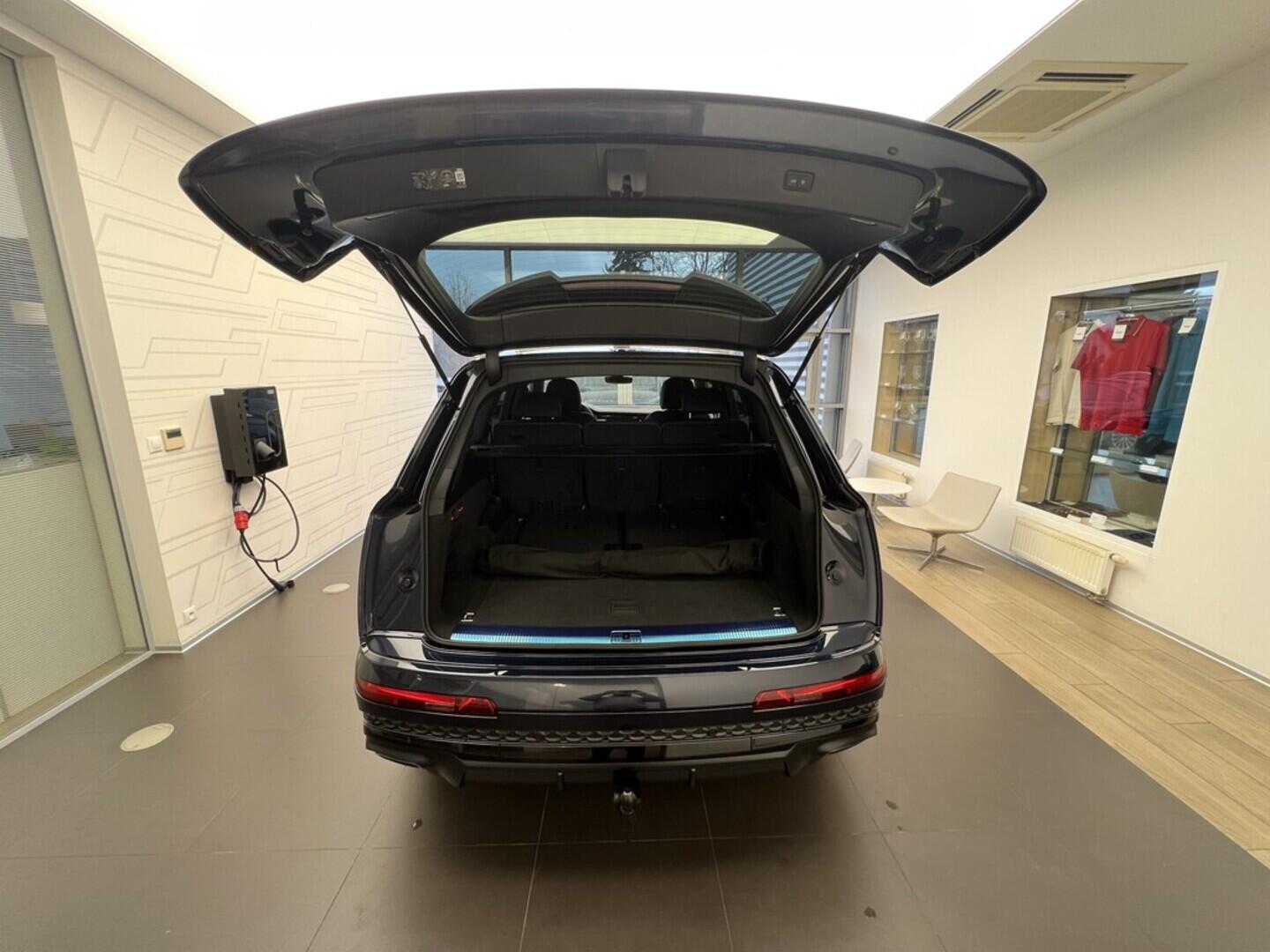 O531001541_17.webp_Q7 SUV S line TDI quattro 210 kW