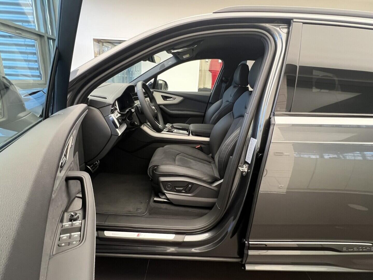 O531001542_15.webp_Q7 SUV S line TDI quattro 210 kW